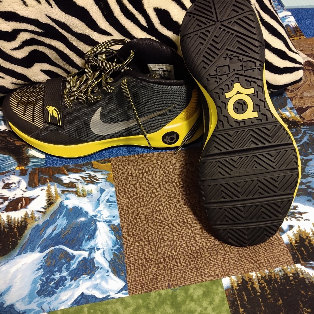 Black/Yellow kd trey 5. New never worn.